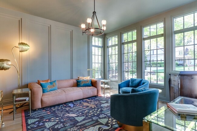 Building Photo - Extrordinary 4BD, 4.5BA Raleigh Home in an...