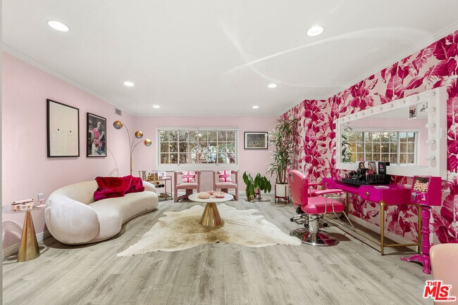 Foto del edificio - 906 Benedict Canyon Drive