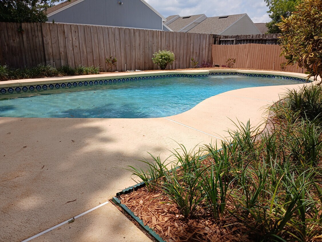 Foto principal - 406 Red Coat Ln