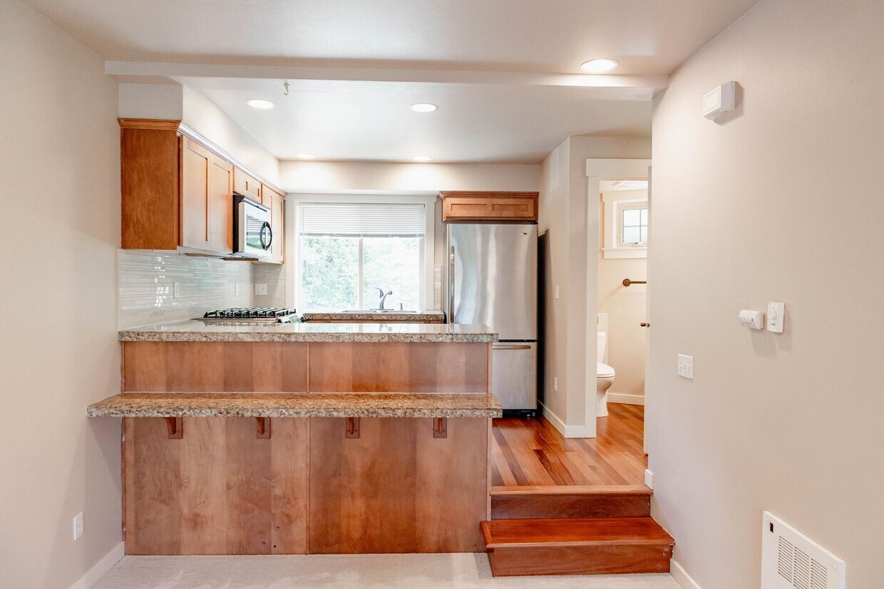 Foto principal - Townhouse Move-In Special – Half Month Fre...