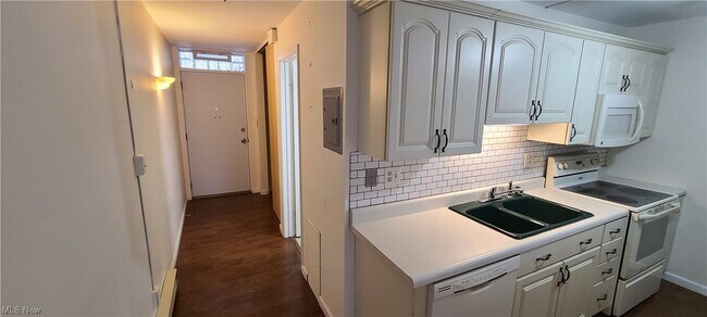 Foto del edificio - 2331 E Market St