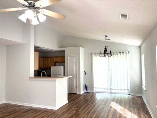 Building Photo - 407 Beverly Dr