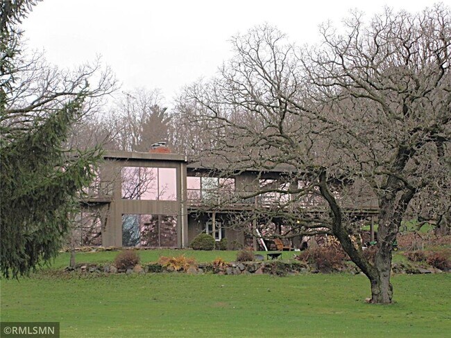 Foto del edificio - 61 Oak Ridge Dr