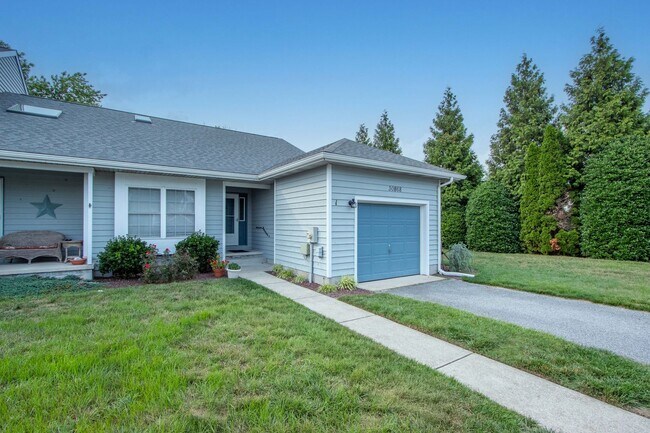 Foto del edificio - For Rent – Beautifully Updated Townhome in Gull Point a Waterfront Community