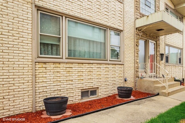 Foto del edificio - 7537 W Higgins Rd