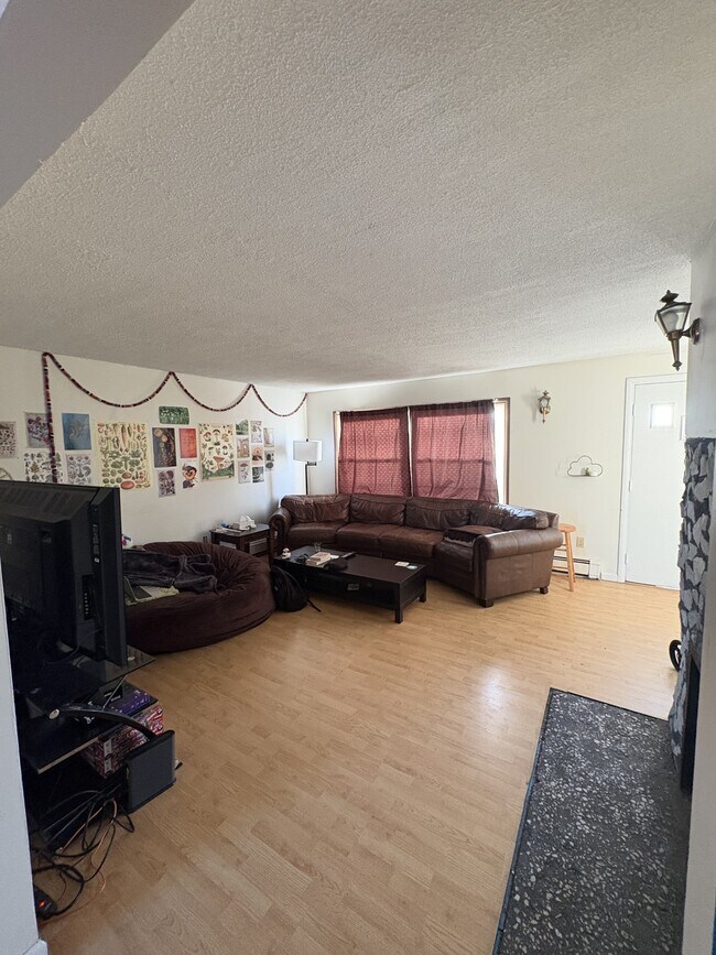 Foto del edificio - 204 Belchertown Rd