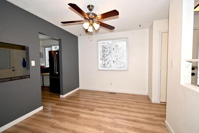 Photo du bâtiment - 5 bedroom in Prince George BC V2K 3J7