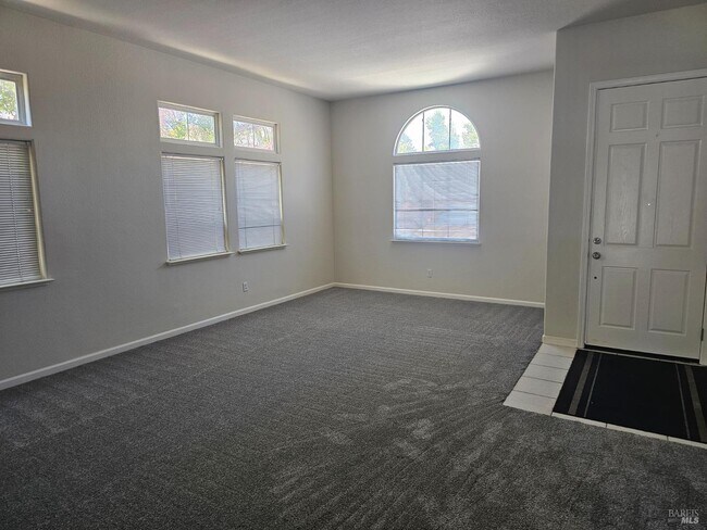 Foto del edificio - 2751 Olivewood Ln