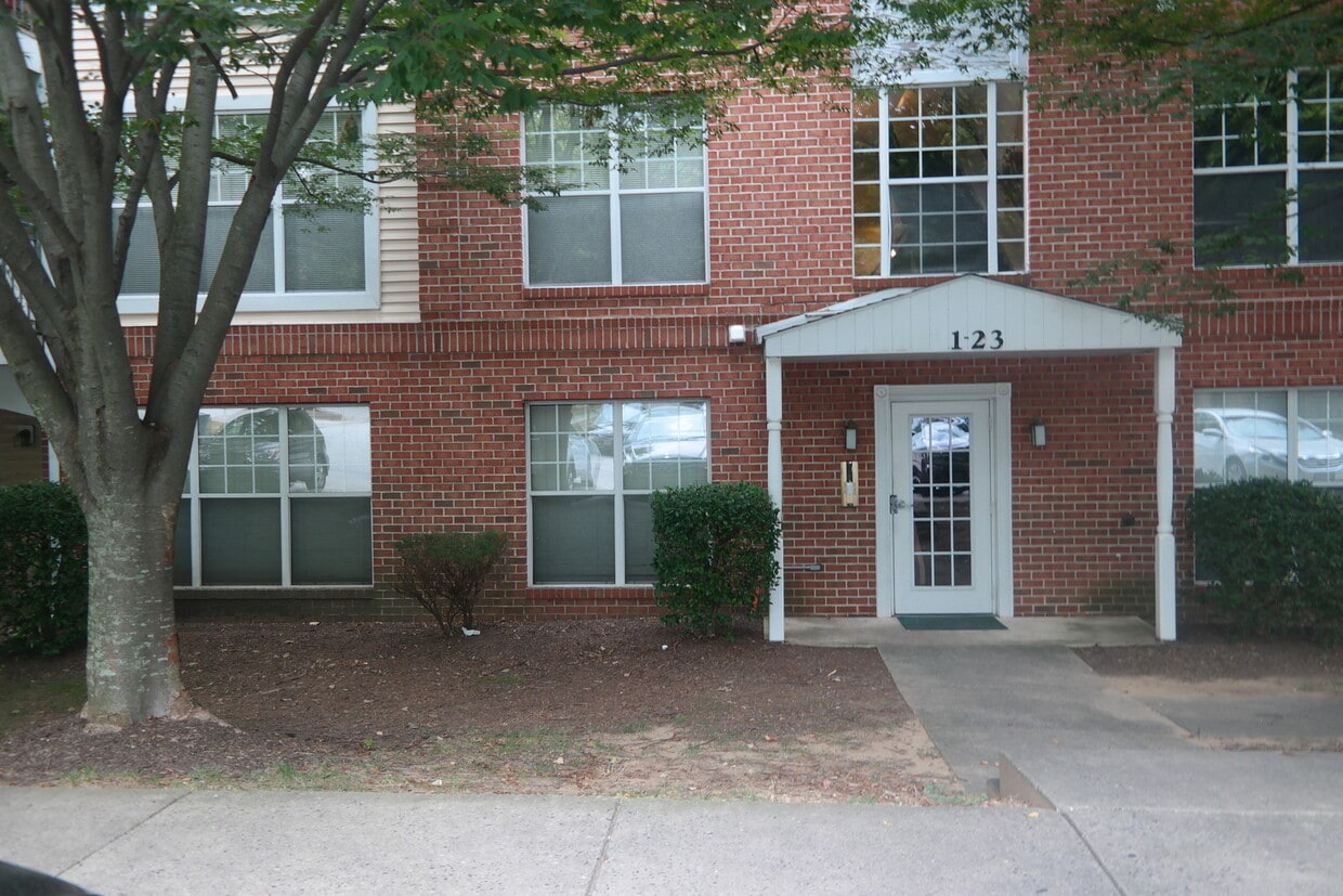 Charming 2 Bedroom/ 1 Bathroom Condo in Parkville, MD! - Charming 2 Bedroom/ 1 Bathroom Condo in Parkville, MD!
