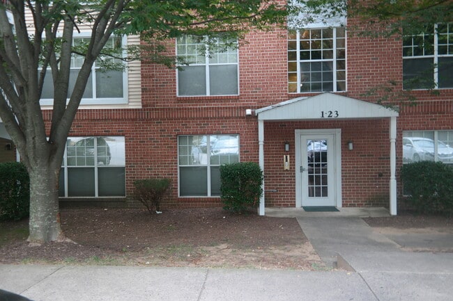 Charming 2 Bedroom/ 1 Bathroom Condo in Parkville, MD! - Charming 2 Bedroom/ 1 Bathroom Condo in Parkville, MD!