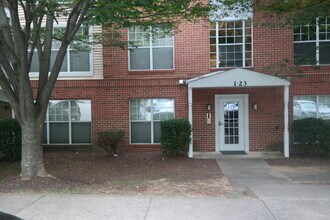 Building Photo - 3 Ashlar Hill Ct