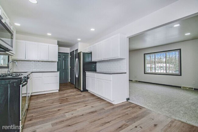 Building Photo - 4 br, 2.5 bath House - 1888 Woodfern SE
