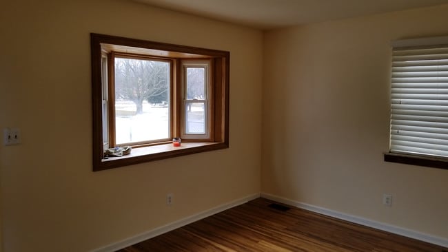Building Photo - 348 Drace St