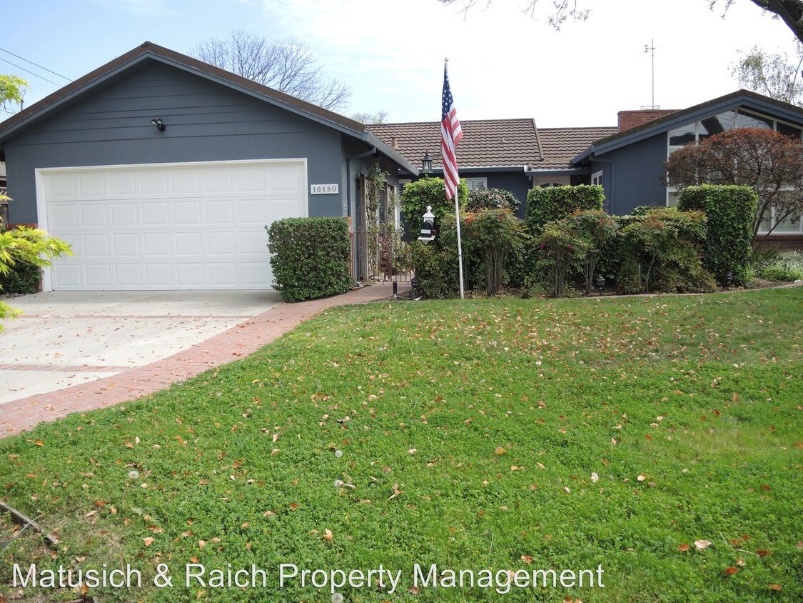 Foto principal - 3 br, 2 bath House - 16180 Jacaranda Way