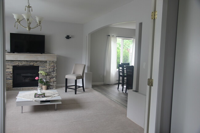 Building Photo - 24873 Dewdney Trunk Rd