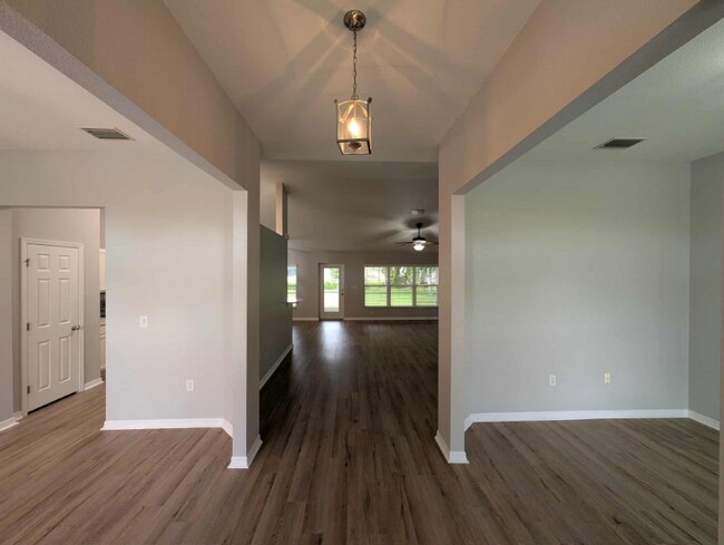 Foto del edificio - 25672 Deep Creek Blvd