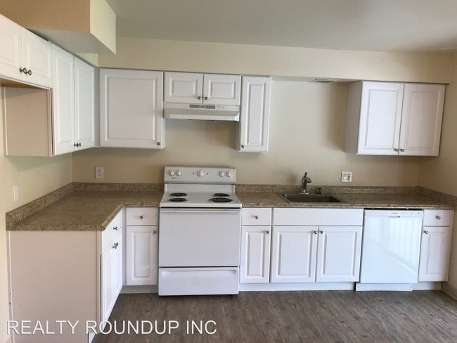 Building Photo - 2 br, 1 bath House - 2031 Florin Rd