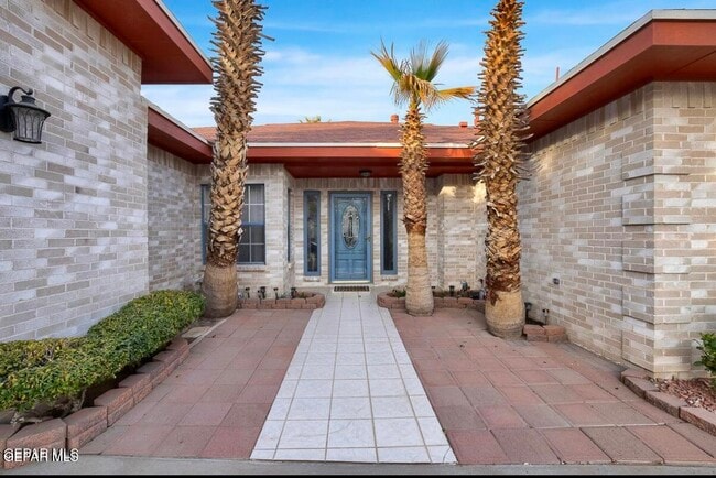 Building Photo - 2081 Paseo Del Prado Dr