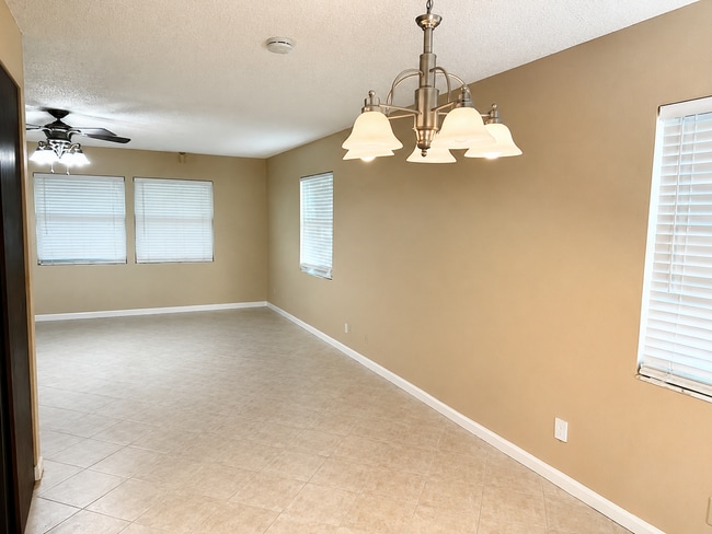 Foto del edificio - 9129 W Highland Pines Blvd