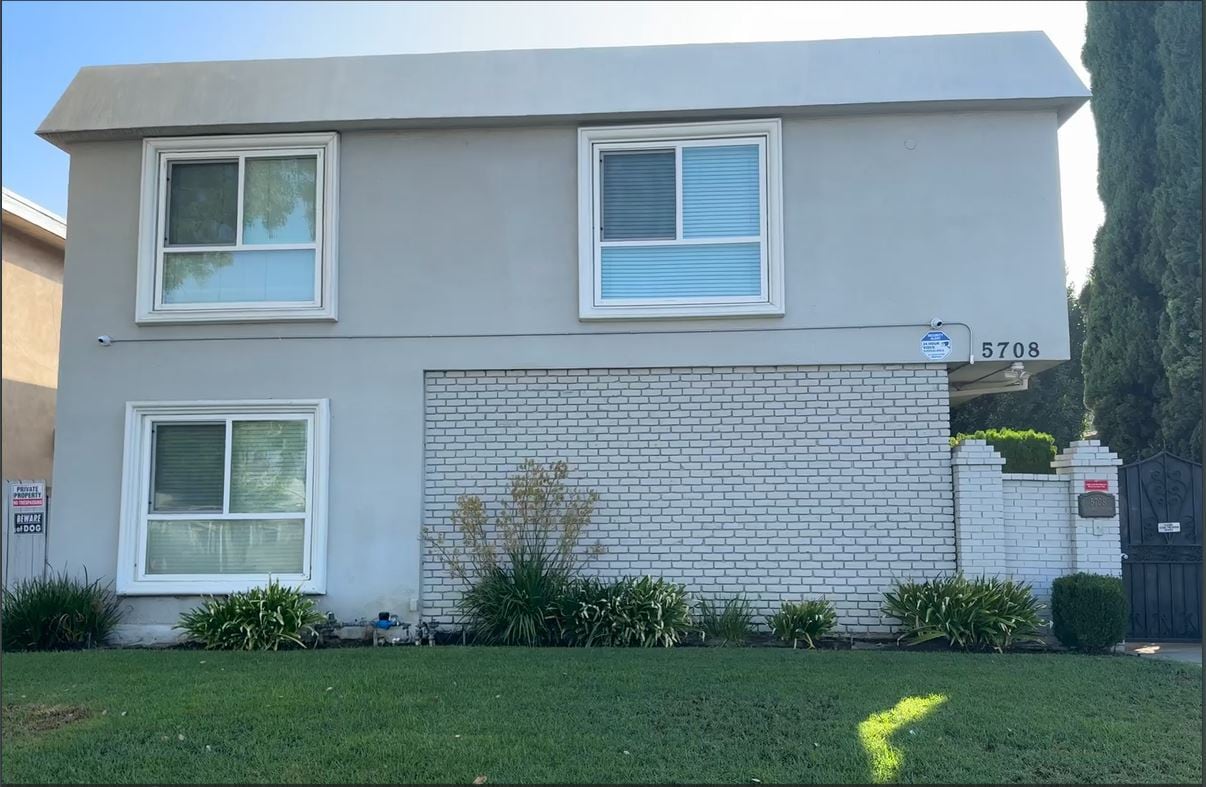 Foto principal - 5708 Woodman Ave