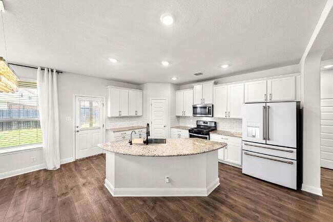 Building Photo - Pools, Waterslides, Fitness Center, Fishing, Splash Pad and MORE!