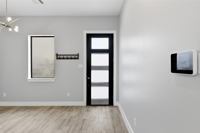 Foto del edificio - 1709 Cedrocanna Ln