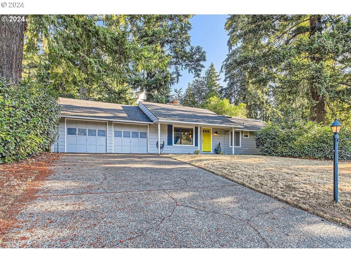 Foto principal - Lake Oswego - Single Level Ranch, Newly Up...