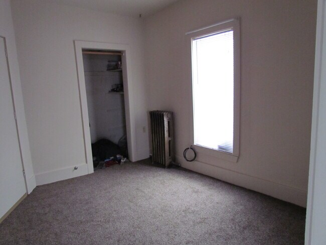 Foto del edificio - 327 E Cherry St