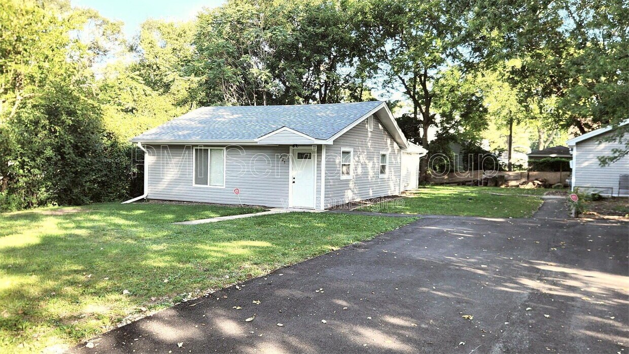 Primary Photo - 225 Connor Ave