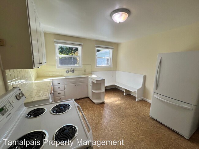 Building Photo - 2 br, 2 bath House - 18 Chanticleer Street