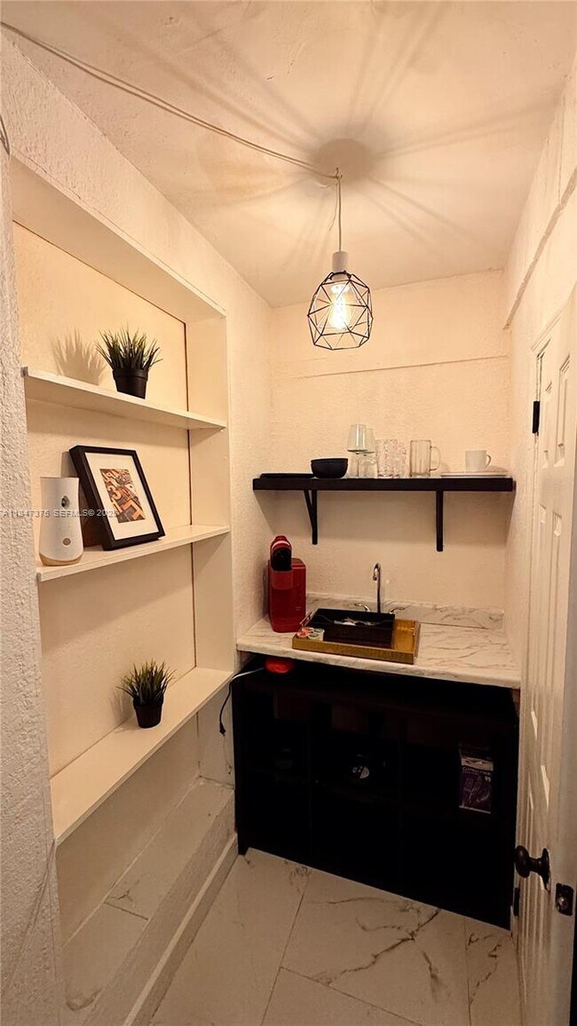 Foto del edificio - 460 NW 109th St