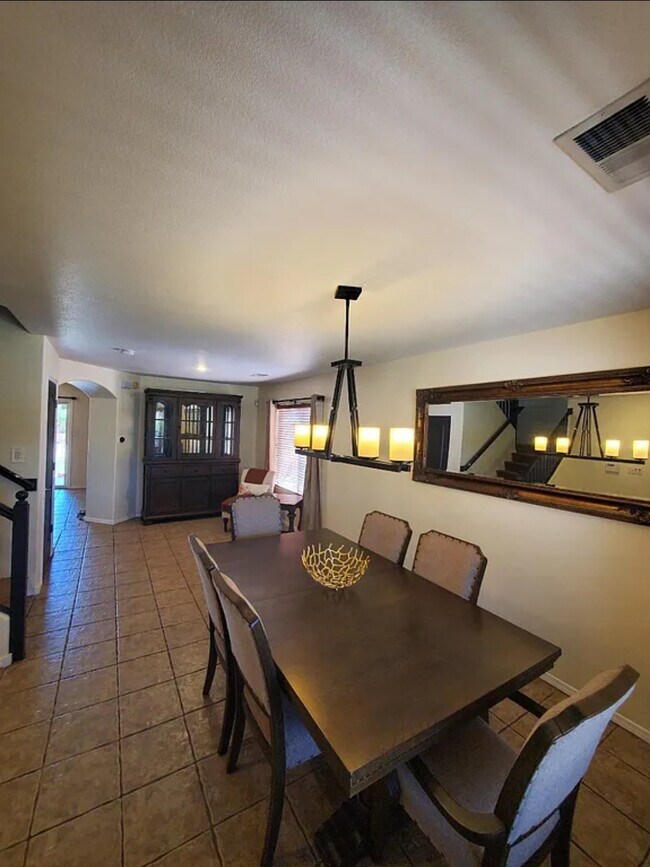 Building Photo - 7409 Sidewinder Dr NE