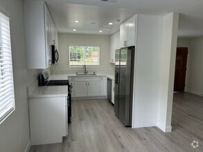 Building Photo - 5382 Delong St