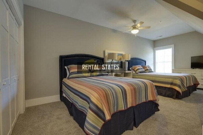 Building Photo - 2 bedroom in Highlands NC 28741