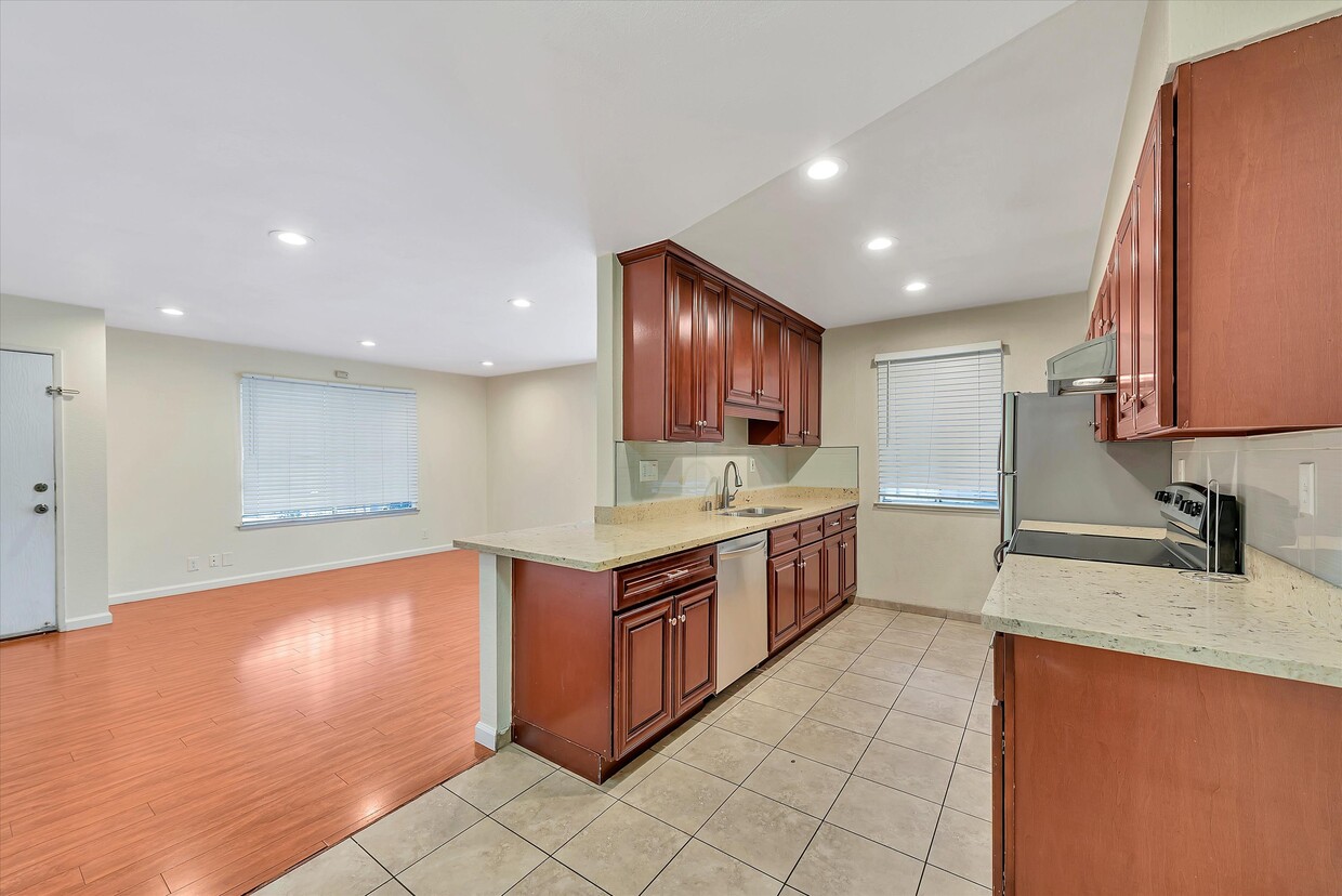 Foto principal - 1370 McQuesten Dr