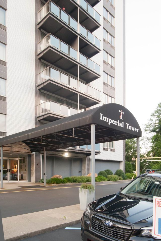 Foto del edificio - 1800 Roundhill Rd