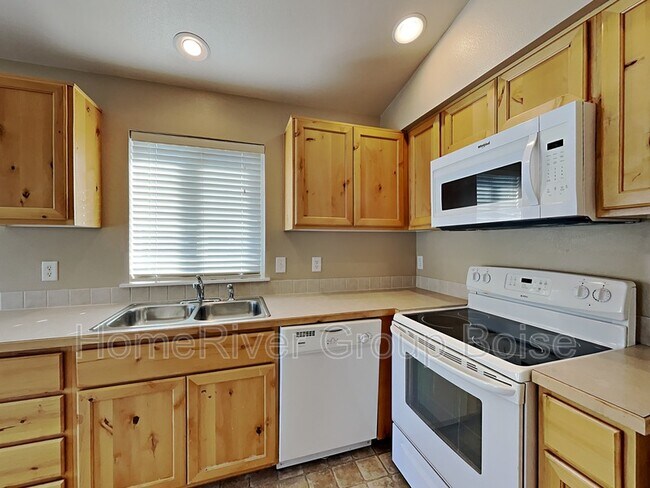 Building Photo - 2115 E Whispering Willow Ln