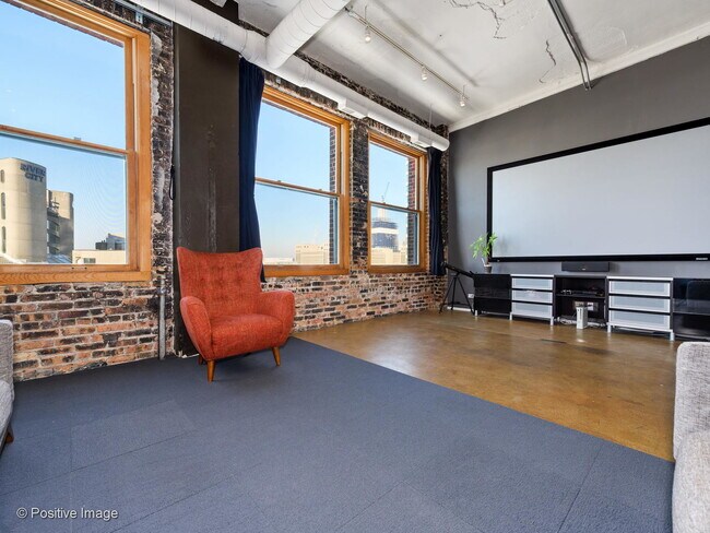 Building Photo - 801 S Wells St