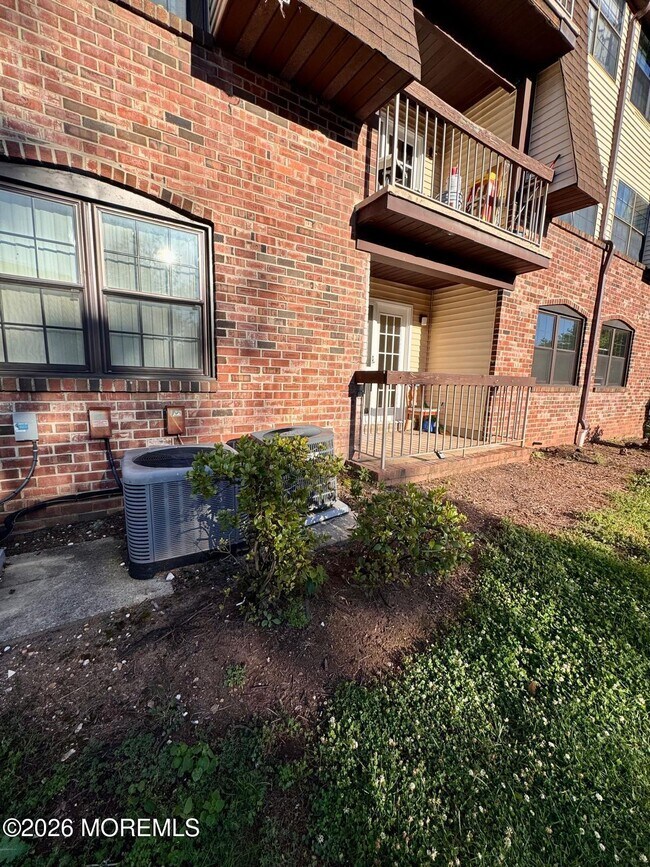 Foto del edificio - 1202 Green Hollow Dr