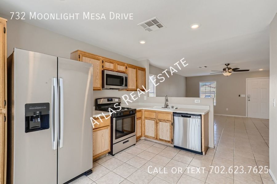 Primary Photo - AVAILABLE NOW! Spacious 3 Bedroom Home wit...