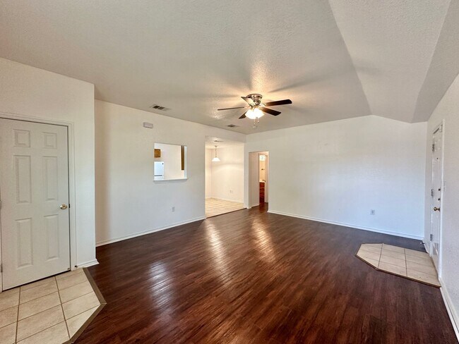 Building Photo - 2601 Alma Dr