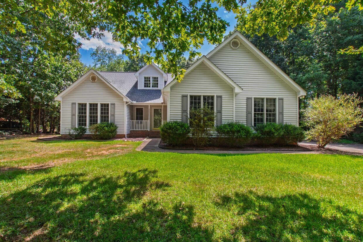 Foto principal - Charming Ranch-Style Home in Wake Forest!
