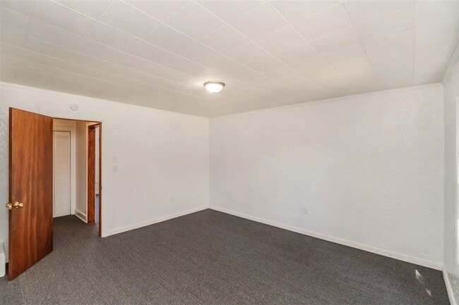 Building Photo - Charming 2 bedroom 1 bathroom townhouse