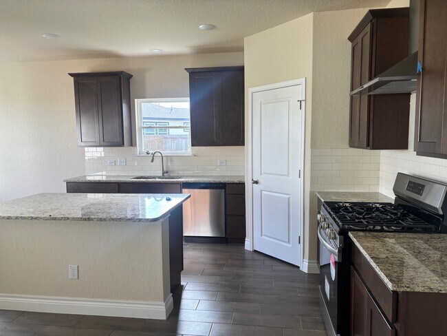 Building Photo - 105 Troubador Ln