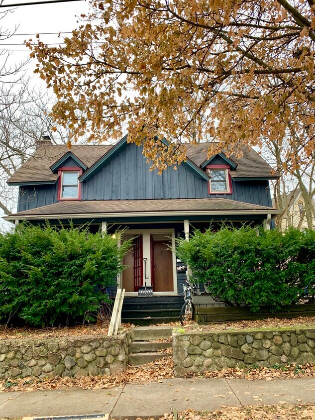 Primary Photo - 534 Detroit St