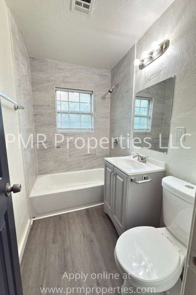 Building Photo - 4 Bedrooms / 2 Bathrooms House