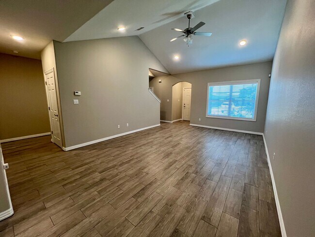 Foto del edificio - 6600 Leightyn Ln