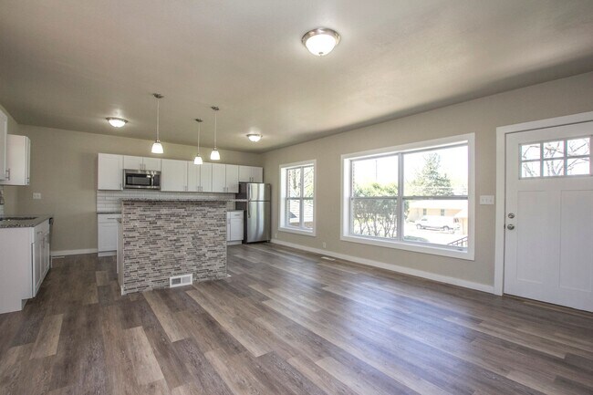 Foto del edificio - Spacious 2 Bedroom 1 Bath Home