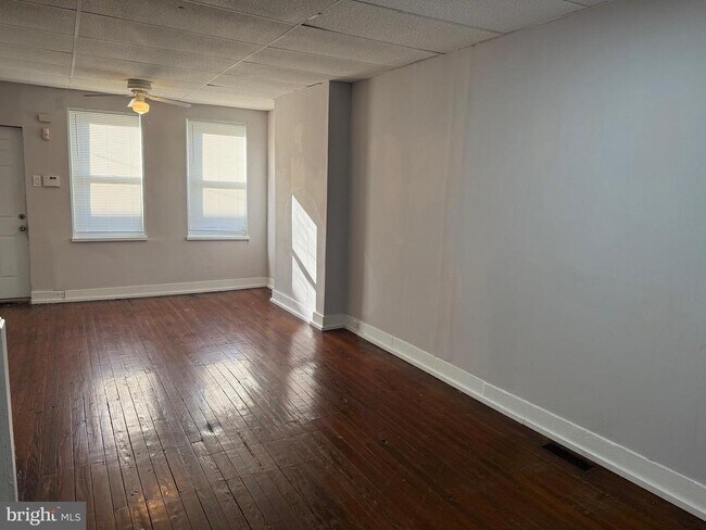 Foto del edificio - 1839 Sigel St