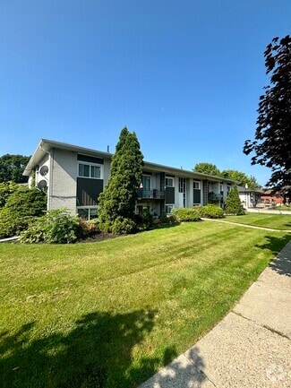 Building Photo - 10 Julia Dr